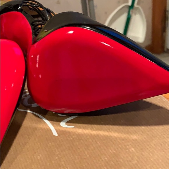 Red bottoms - Picture 5 of 6